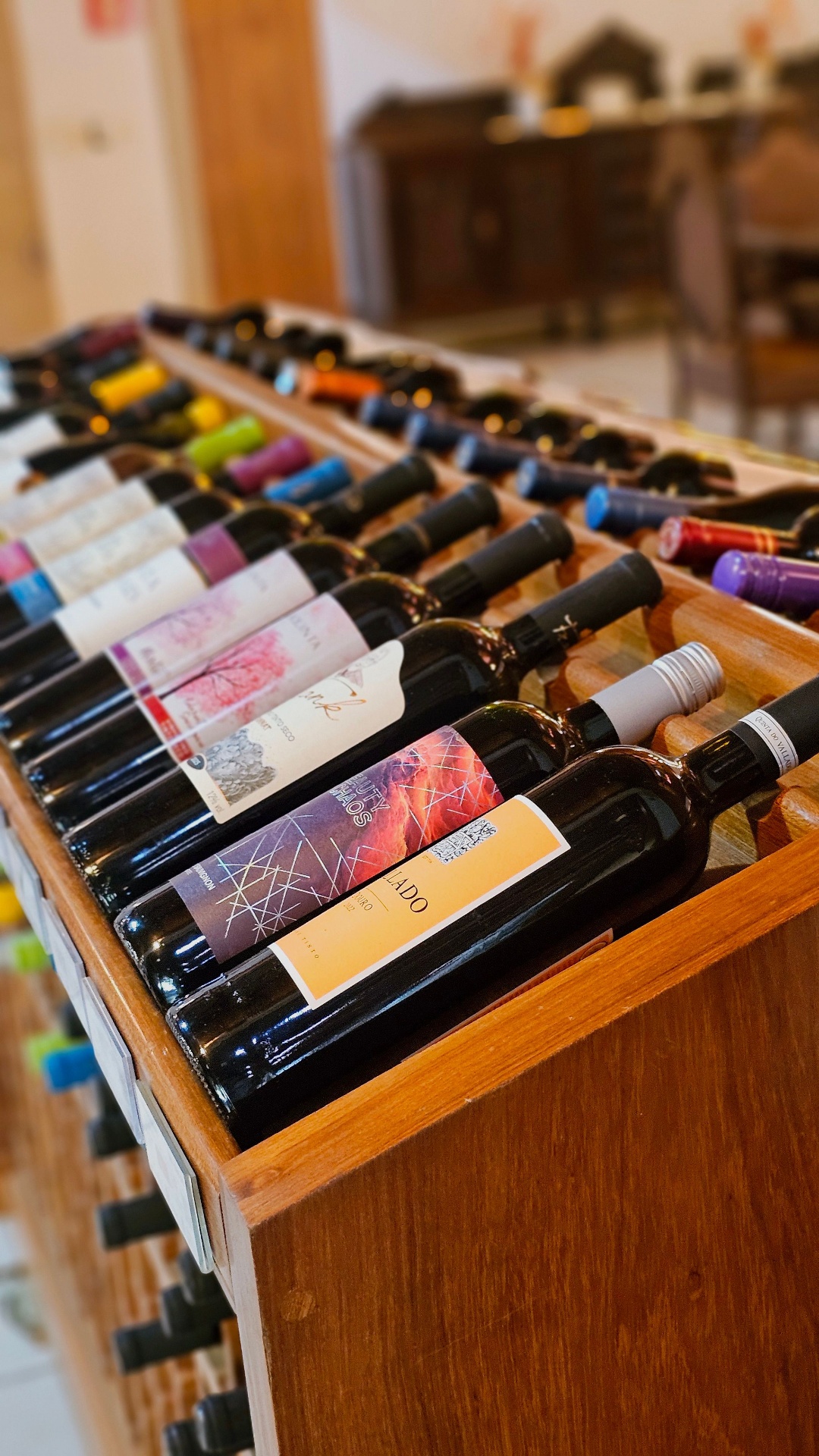 Interieur van Gustomondo enoteca